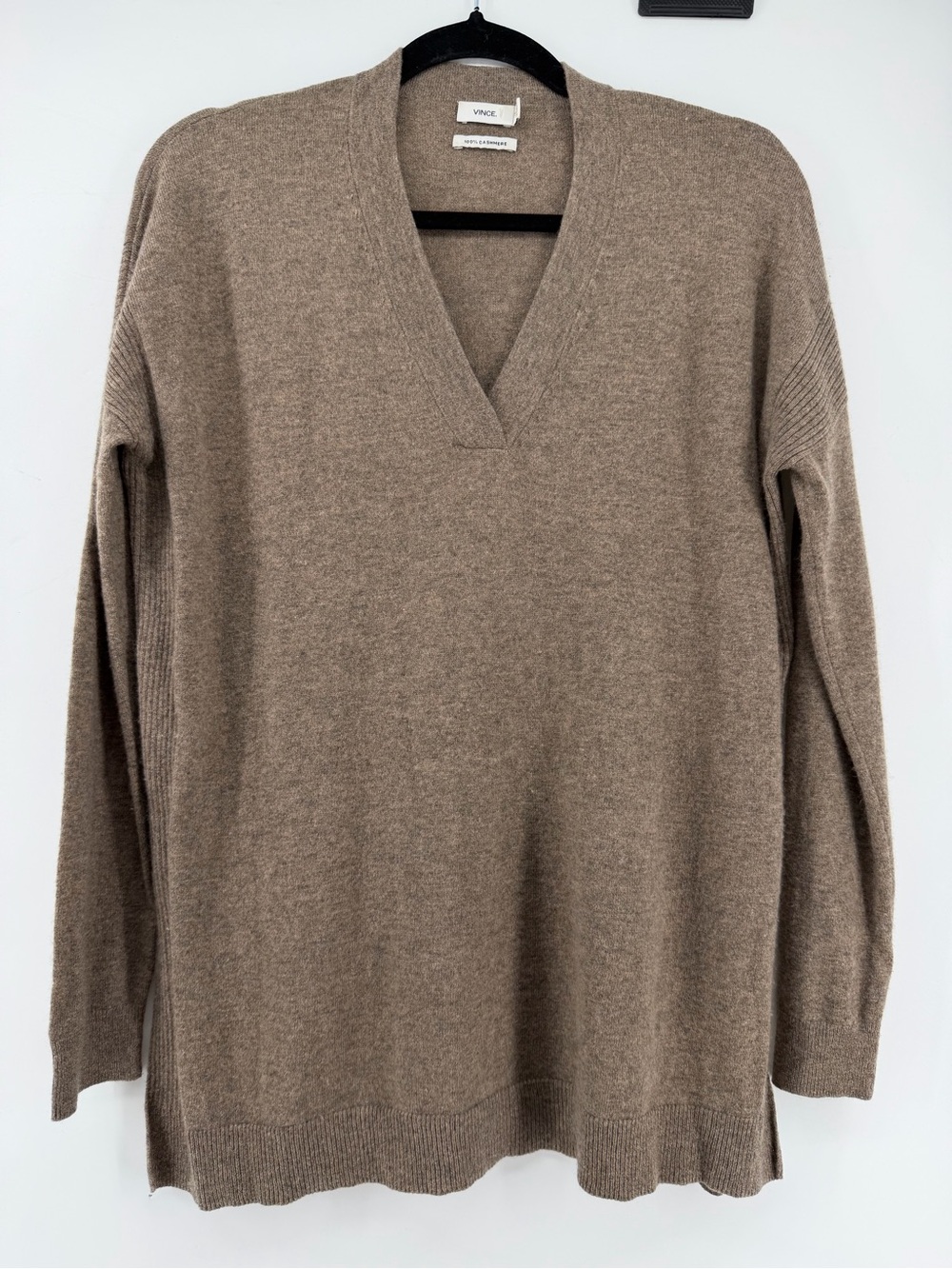 Vince 100% Cashmere V-Neck Tunic Sweater Taupe Brown Ribbed Side Slits
